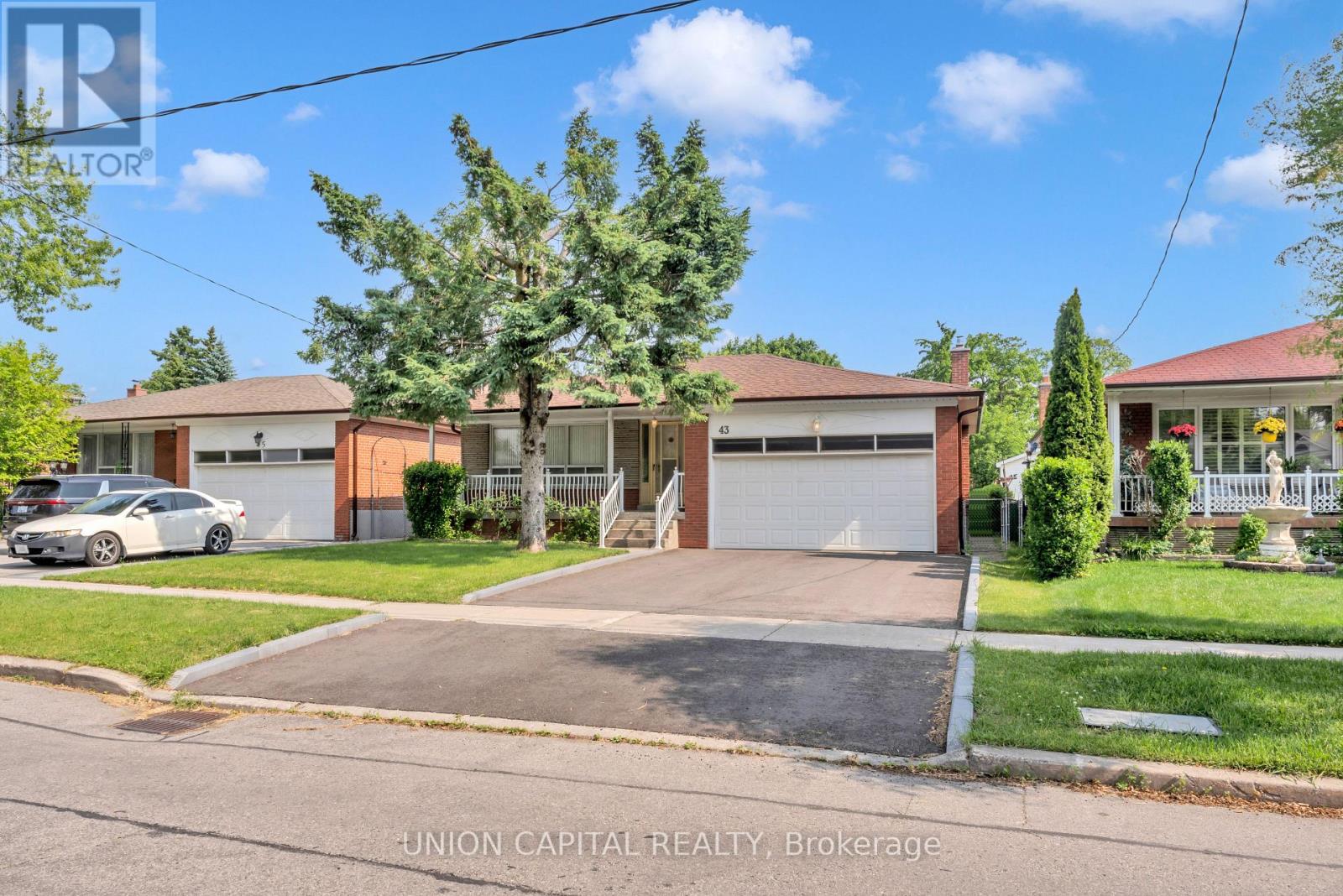 43 Ernest Avenue, Toronto, Ontario  M2J 3T4 - Photo 2 - C12213107