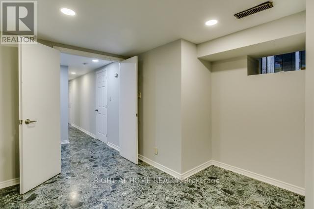 125 Bedford Park Avenue, Toronto, Ontario  M5M 1J2 - Photo 33 - C12213177