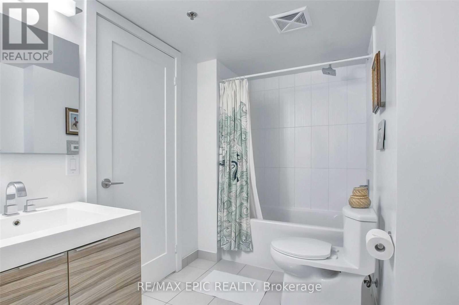 510 - 318 Richmond Street W, Toronto, Ontario  M5V 0B4 - Photo 15 - C12213194