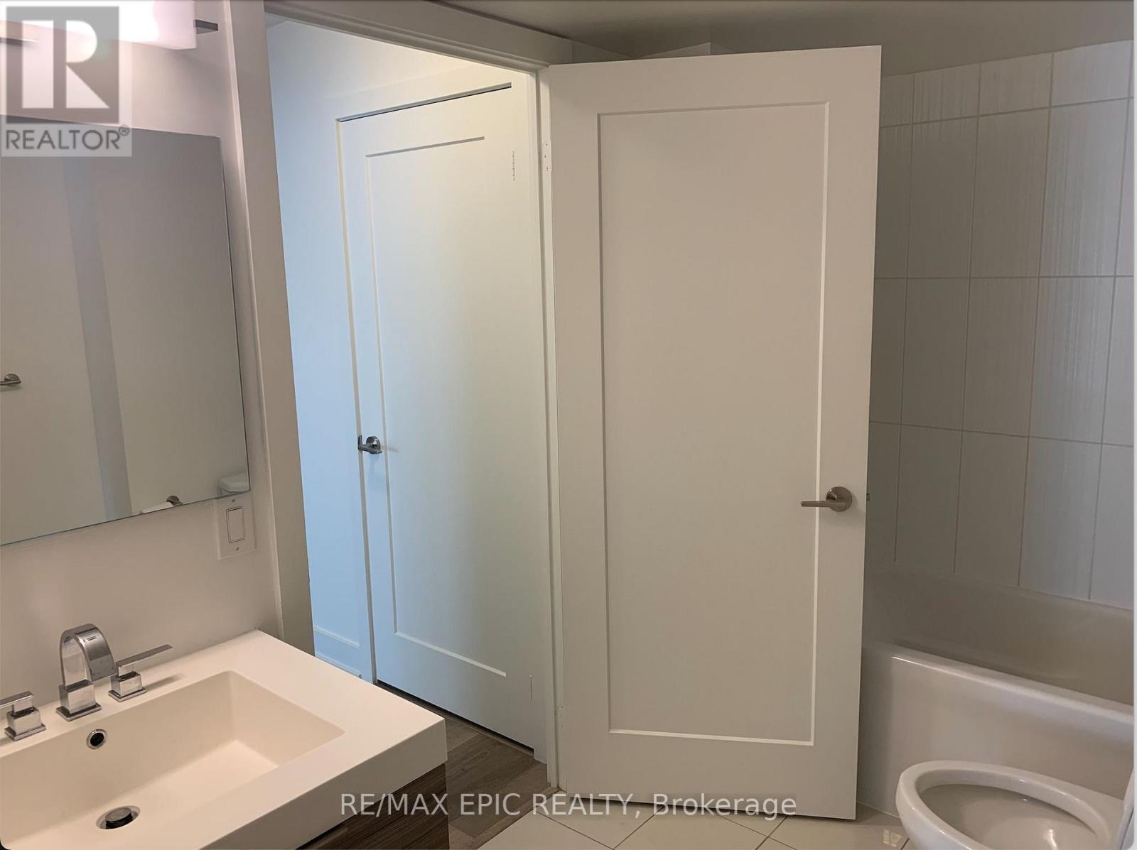 510 - 318 Richmond Street W, Toronto, Ontario  M5V 0B4 - Photo 9 - C12213194