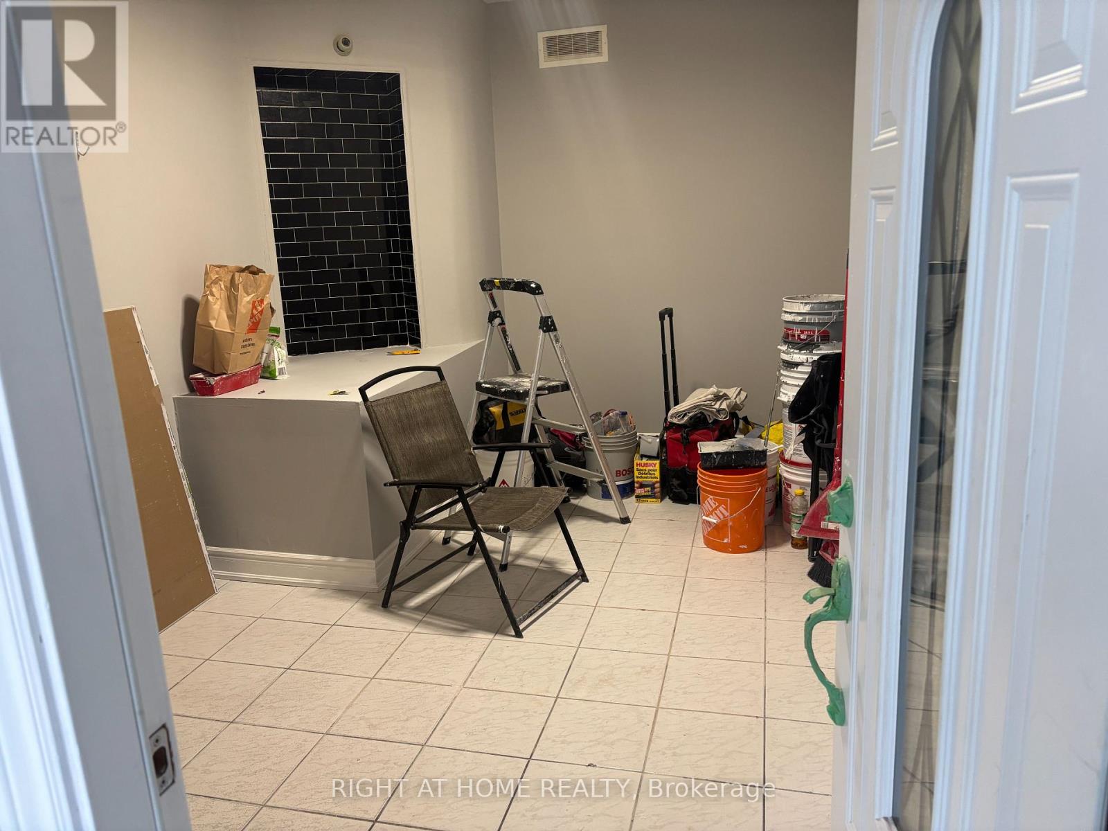 507 Oakwood Avenue, Toronto, Ontario  M6E 2W9 - Photo 3 - C12213228