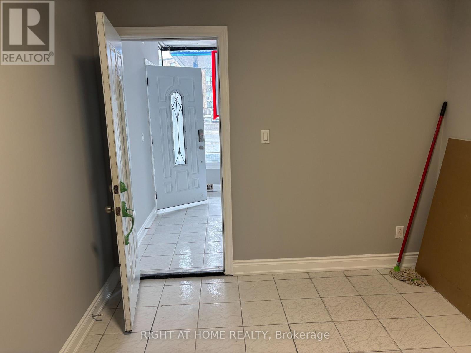 507 Oakwood Avenue, Toronto, Ontario  M6E 2W9 - Photo 6 - C12213228