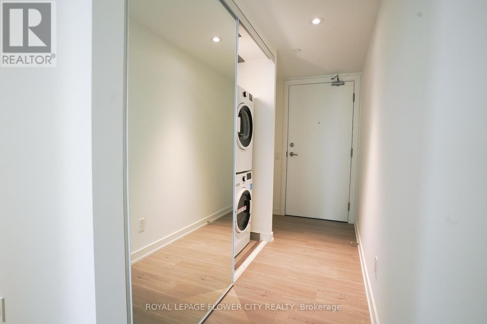 3903 - 8 Wellesley Street W, Toronto, Ontario  M4Y 0J5 - Photo 13 - C12213248