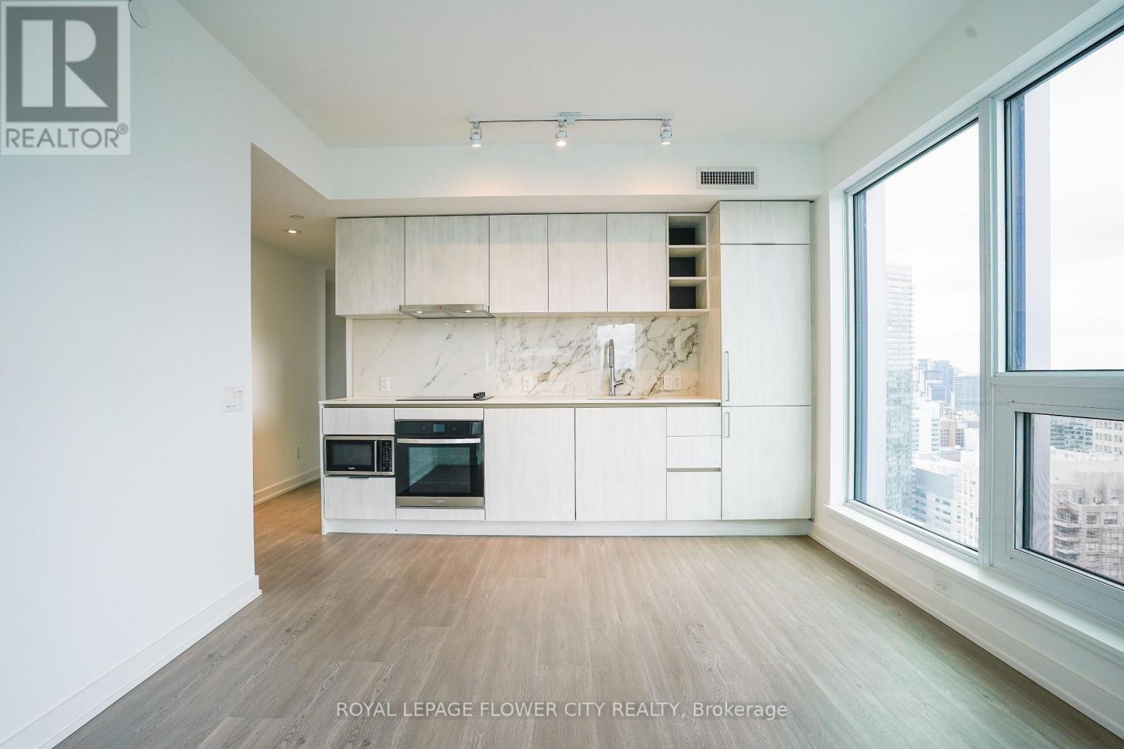 3903 - 8 Wellesley Street W, Toronto, Ontario  M4Y 0J5 - Photo 2 - C12213248