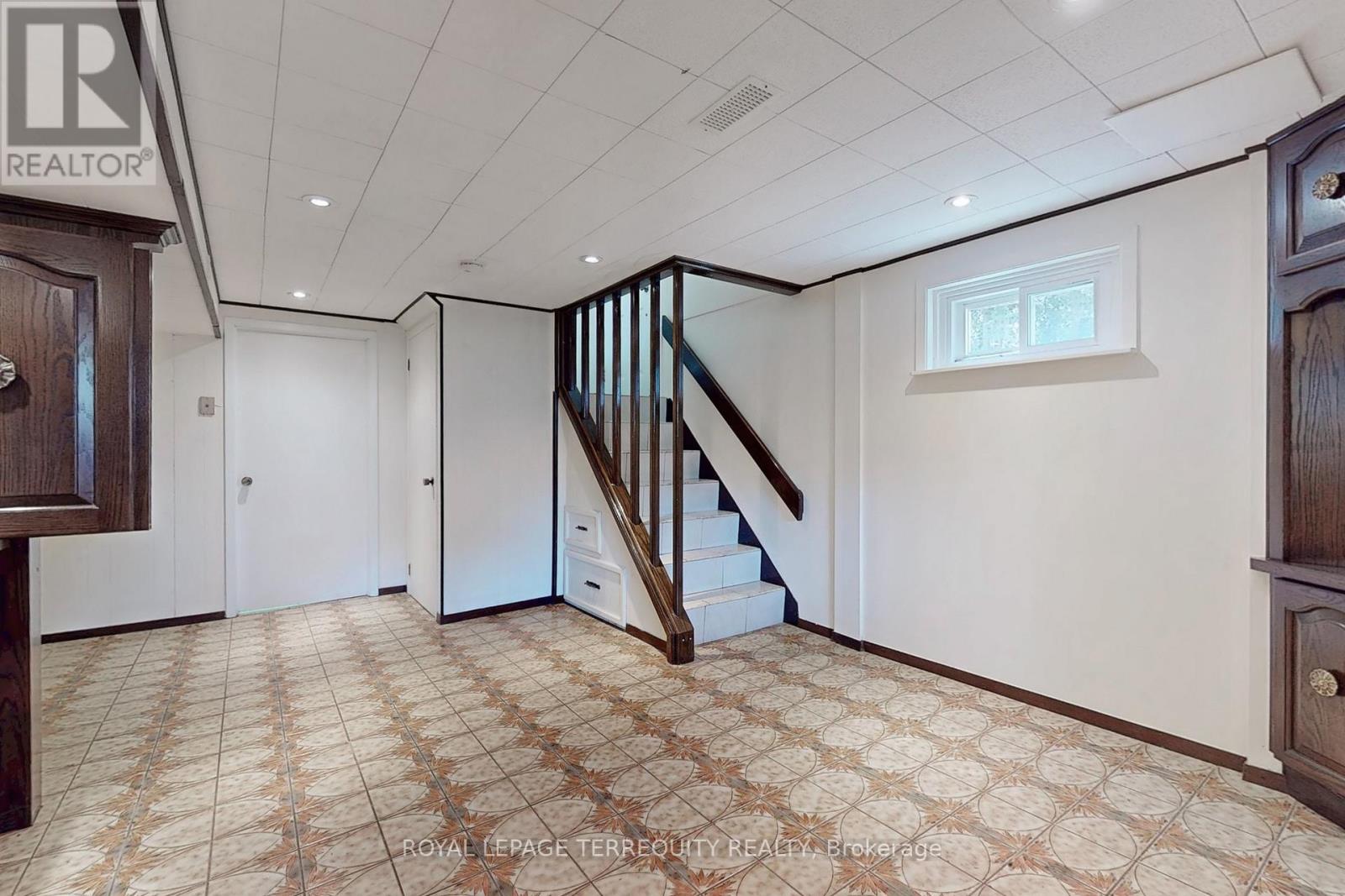 8 Cromer Place, Toronto (Willowridge-Martingrove-Richview), Ontario  M9R 2E1 - Photo 24 - W12212884