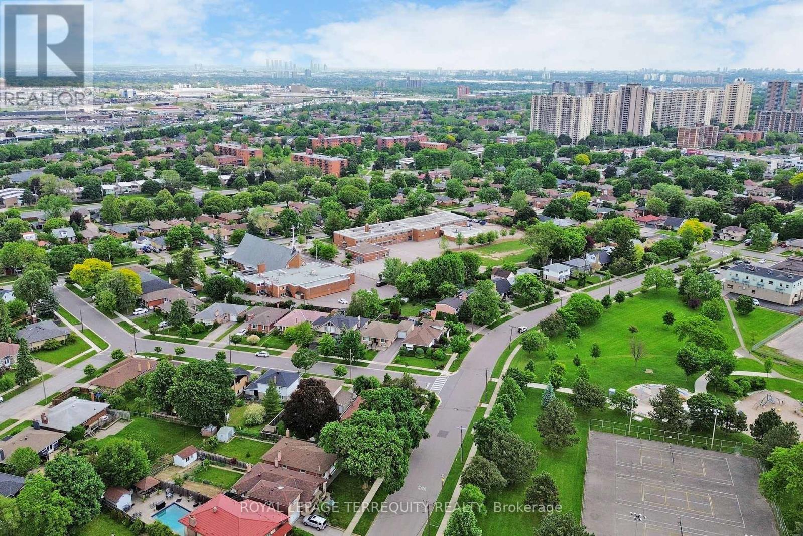 8 Cromer Place, Toronto (Willowridge-Martingrove-Richview), Ontario  M9R 2E1 - Photo 45 - W12212884