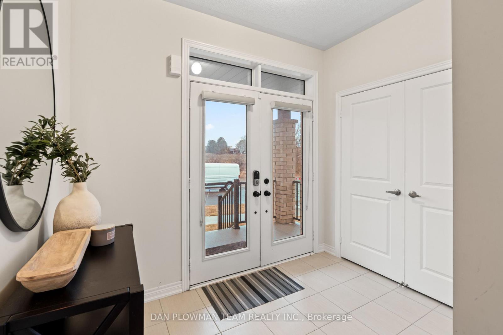 1284 Klondike Drive, Oshawa, Ontario  L1H 8L7 - Photo 5 - E12213112