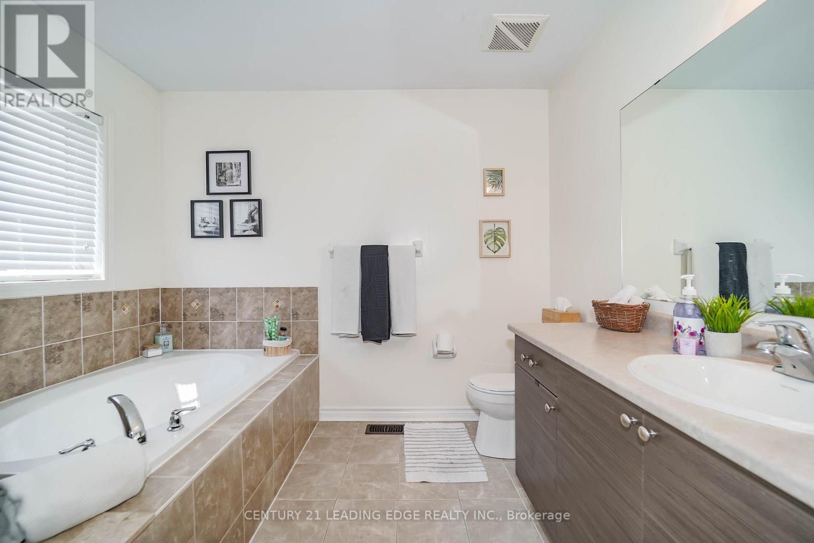 83 Mantz Crescent, Whitby, Ontario  L1R 0L2 - Photo 29 - E12213190