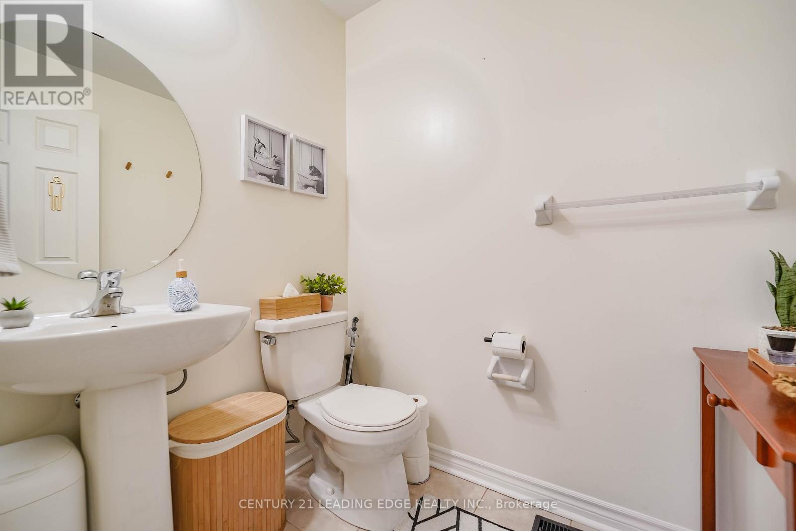 83 Mantz Crescent, Whitby, Ontario  L1R 0L2 - Photo 8 - E12213190