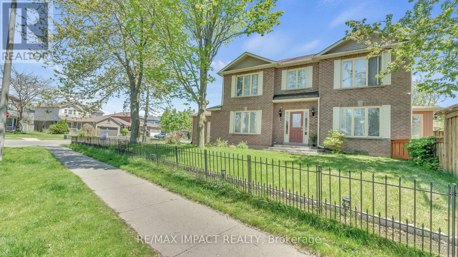 1 Beechnut Crescent, Clarington, Ontario  L1E 1Y5 - Photo 4 - E12213284