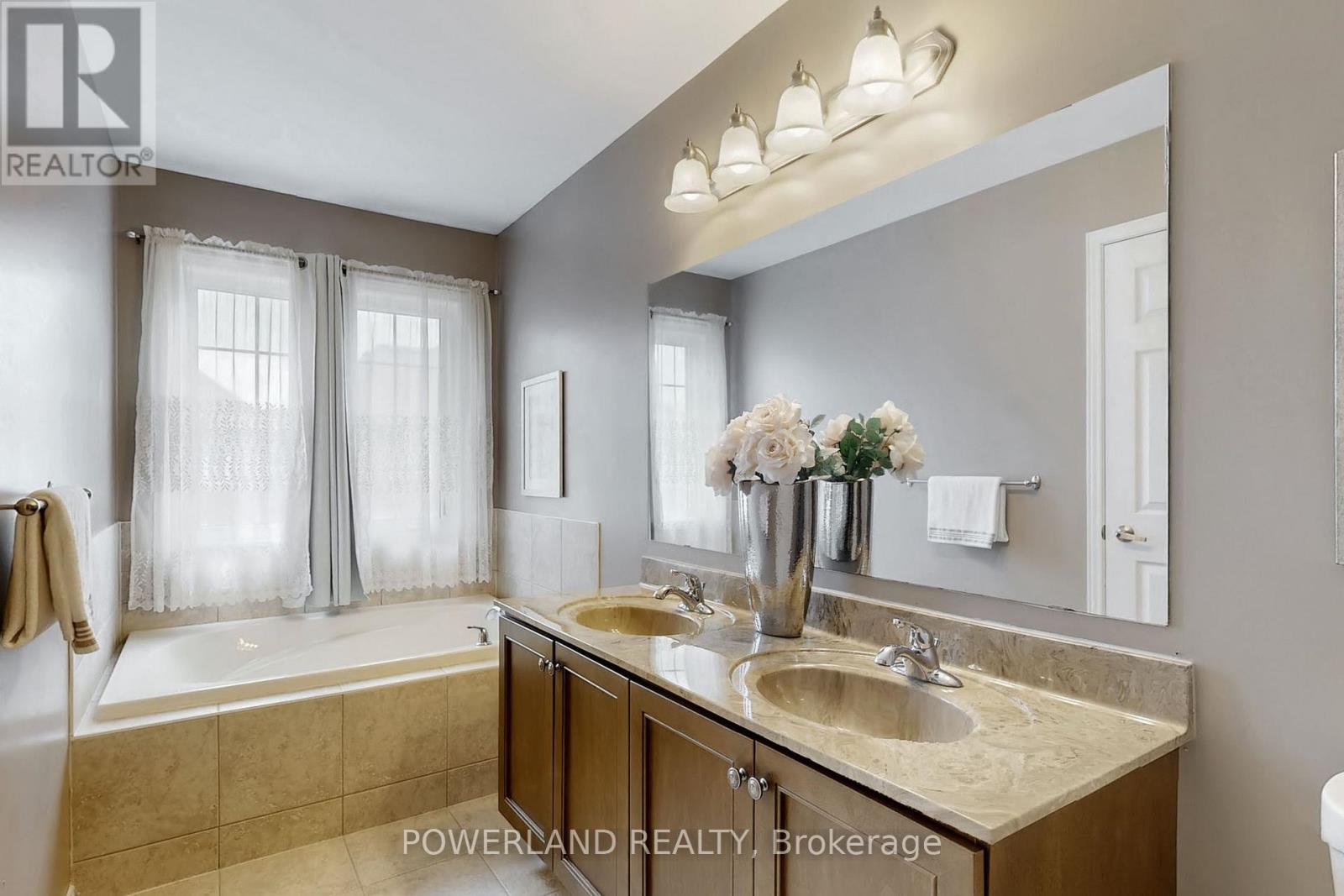 111 Spruce Pine Crescent, Vaughan, Ontario  L6A 0X7 - Photo 24 - N12213146