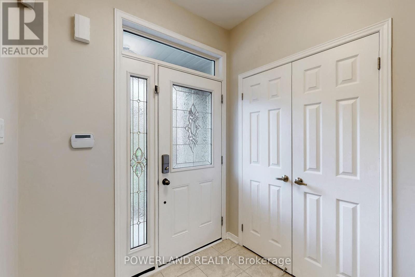 111 Spruce Pine Crescent, Vaughan, Ontario  L6A 0X7 - Photo 4 - N12213146
