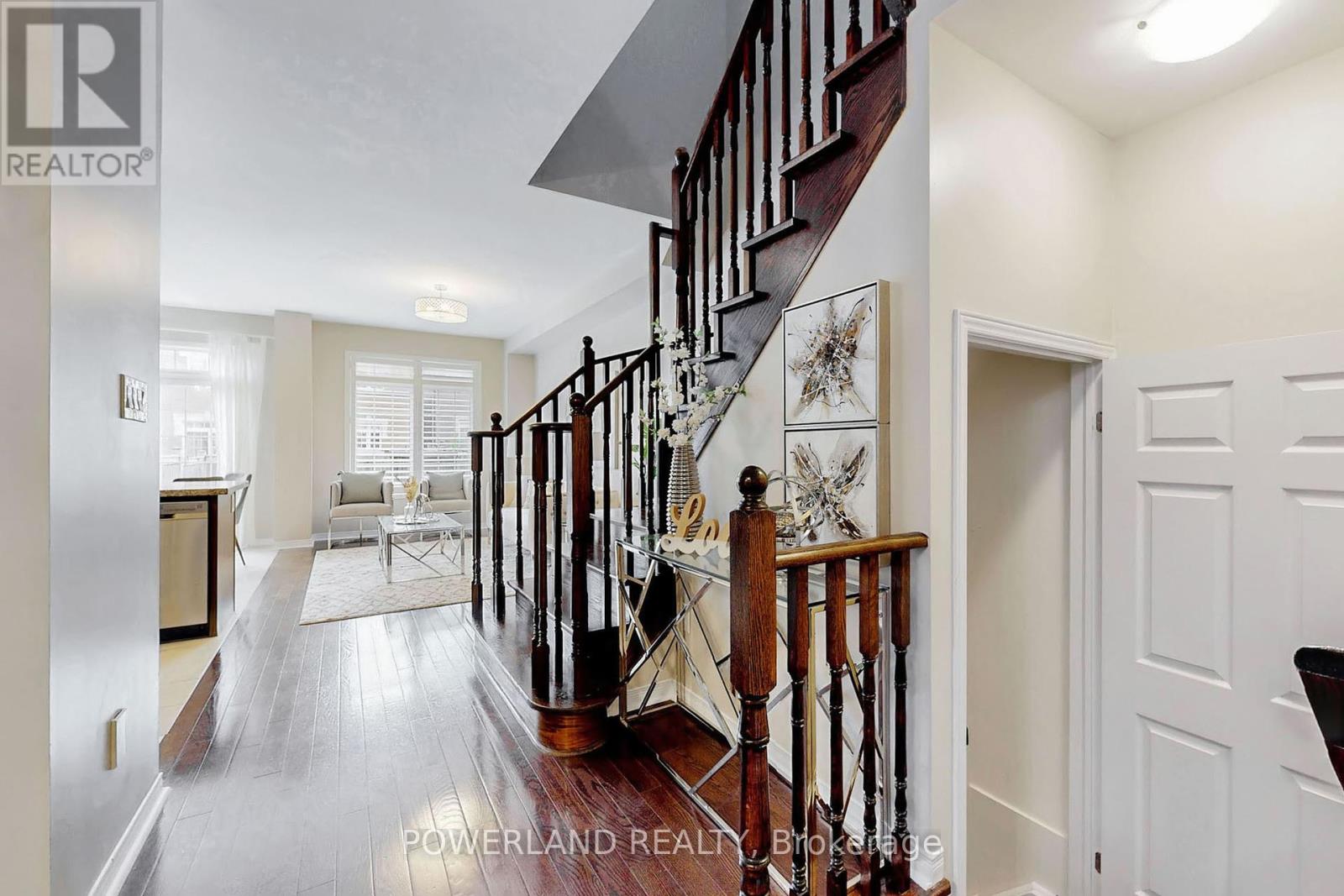 111 Spruce Pine Crescent, Vaughan, Ontario  L6A 0X7 - Photo 5 - N12213146
