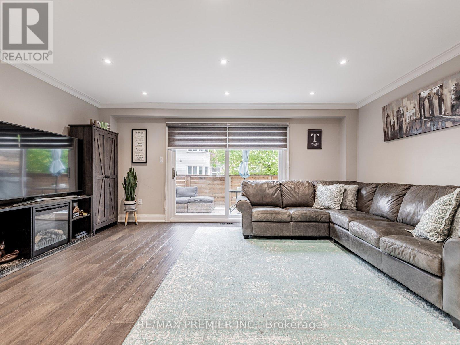 213 Woodbridge Avenue, Vaughan, Ontario  L4L 2T1 - Photo 8 - N12213223