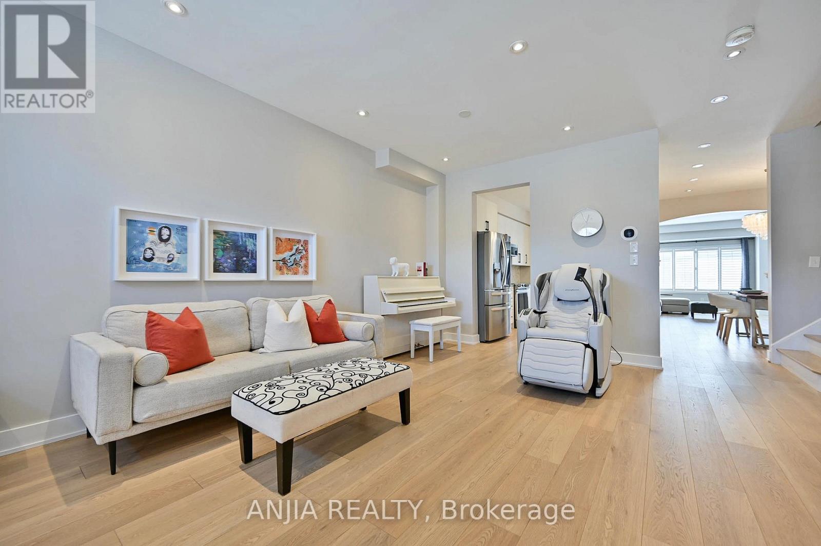 Property at 73 SHADY OAKS AVENUE image 5