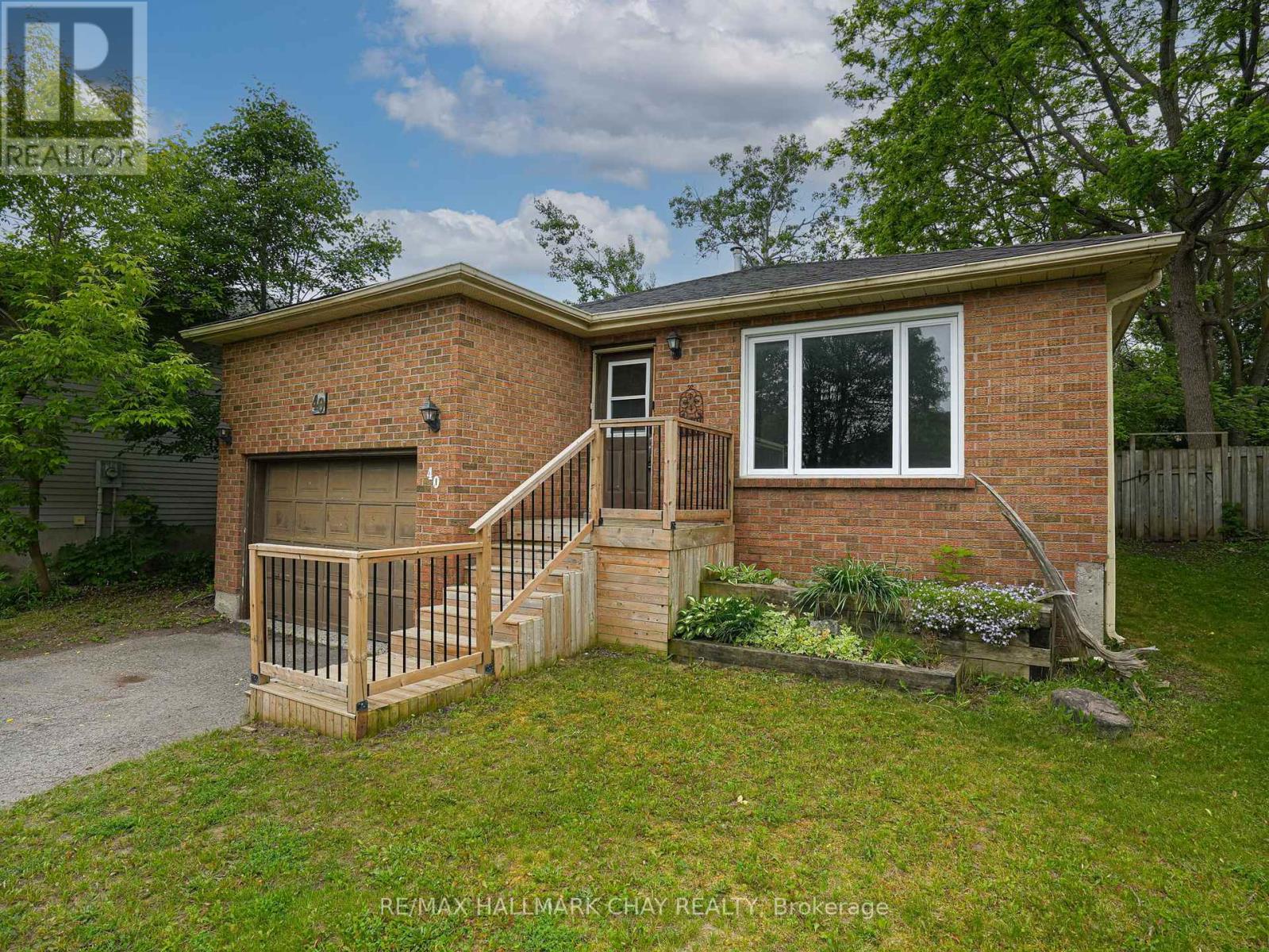 40 Engel Crescent, Barrie, Ontario  L4N 6K5 - Photo 2 - S12213066