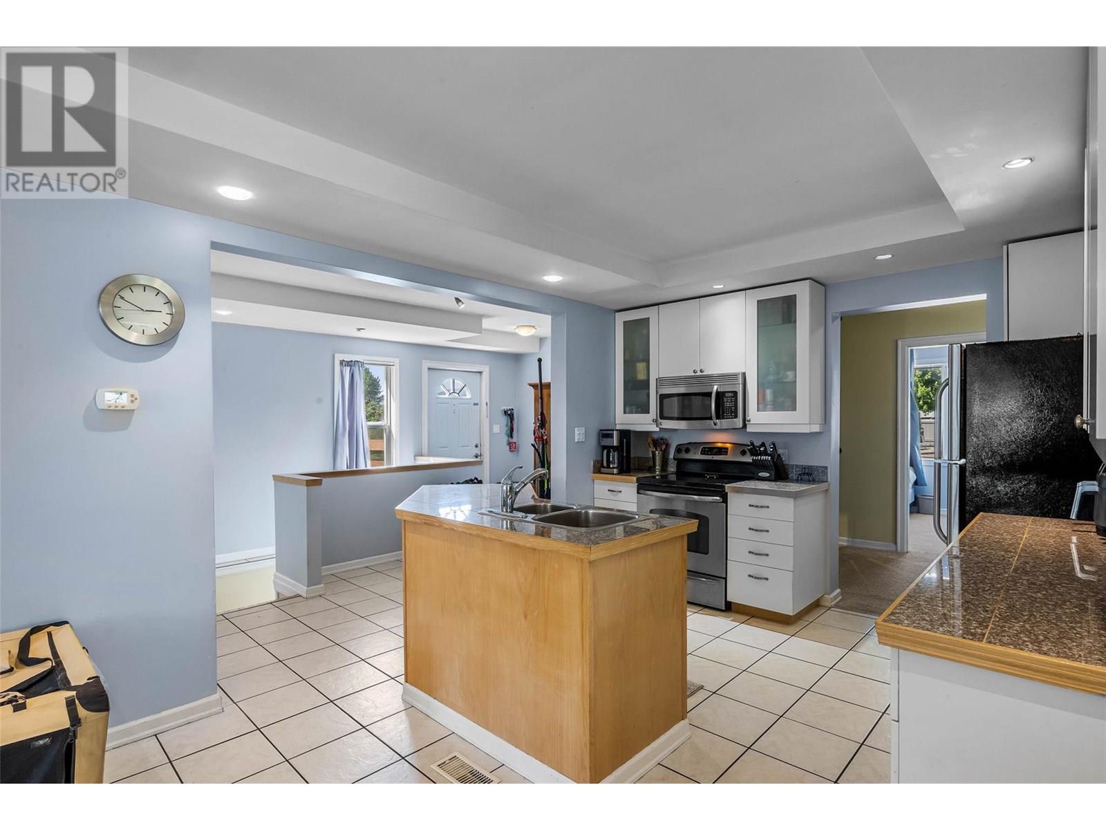755 Crestline Street, Kamloops, British Columbia  V2B 5X2 - Photo 5 - 10351659