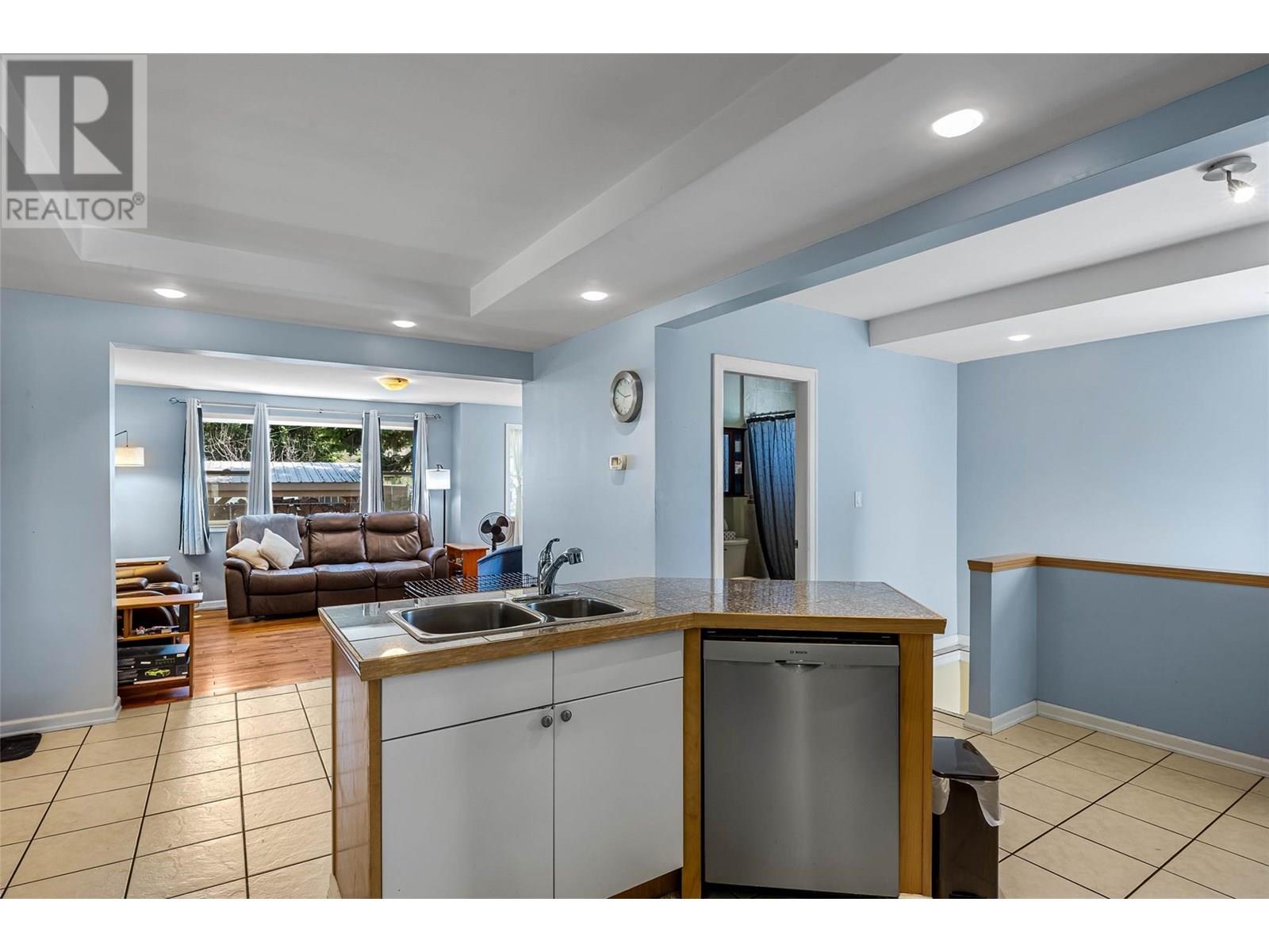 755 Crestline Street, Kamloops, British Columbia  V2B 5X2 - Photo 6 - 10351659