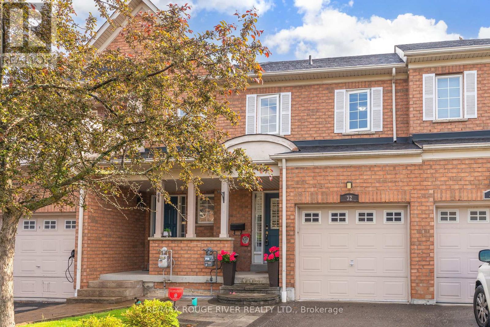 32 PALISADES COURT, Whitby, Ontario