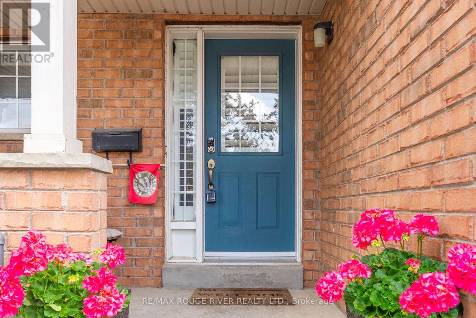 32 Palisades Court, Whitby, Ontario  L1N 9T8 - Photo 2 - E12213362