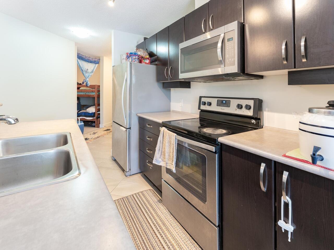 247 10838 City Parkway, Surrey, British Columbia  V3T 5X9 - Photo 4 - R3014270