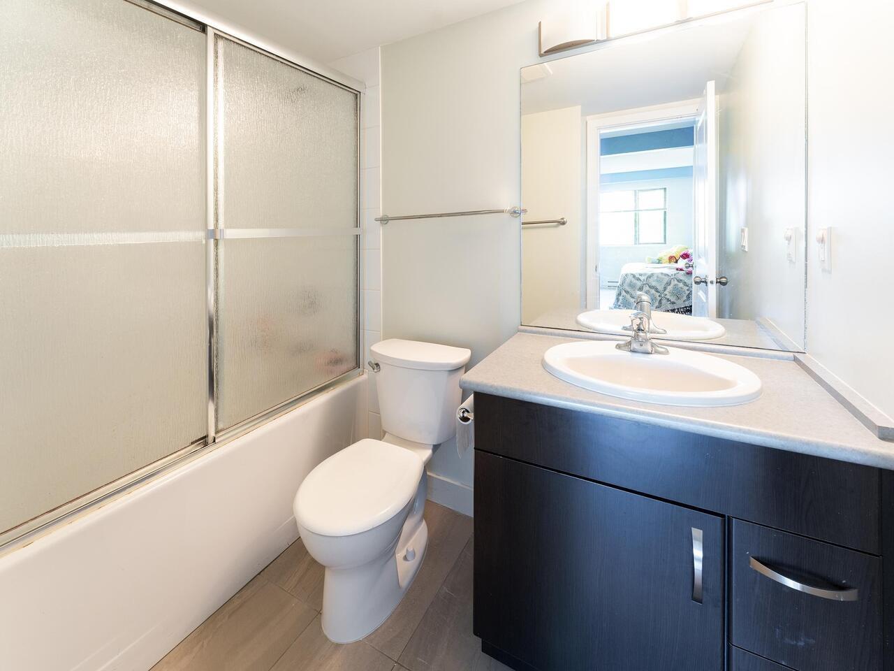 247 10838 City Parkway, Surrey, British Columbia  V3T 5X9 - Photo 9 - R3014270