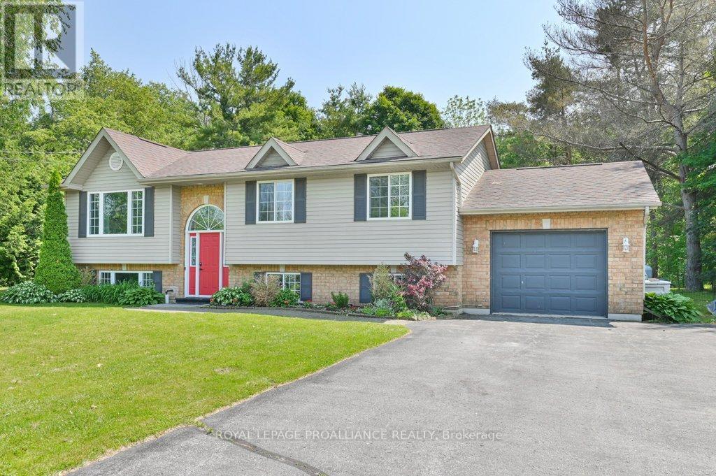 33 HANTHORN STREET, Prince Edward County, Ontario