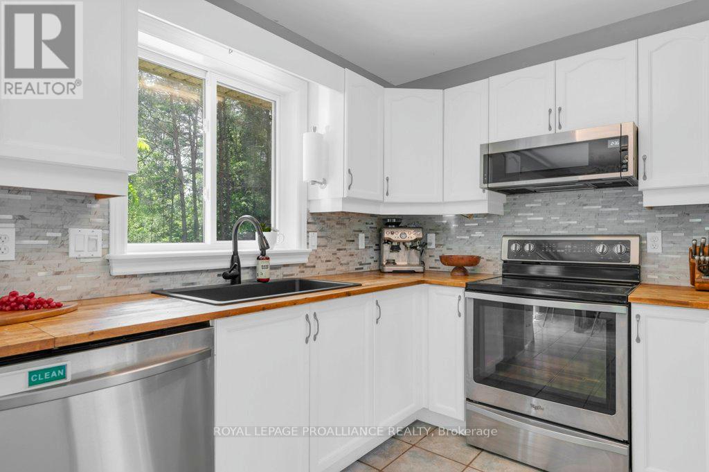 33 Hanthorn Street, Prince Edward County, Ontario  K0K 1L0 - Photo 15 - X12213351