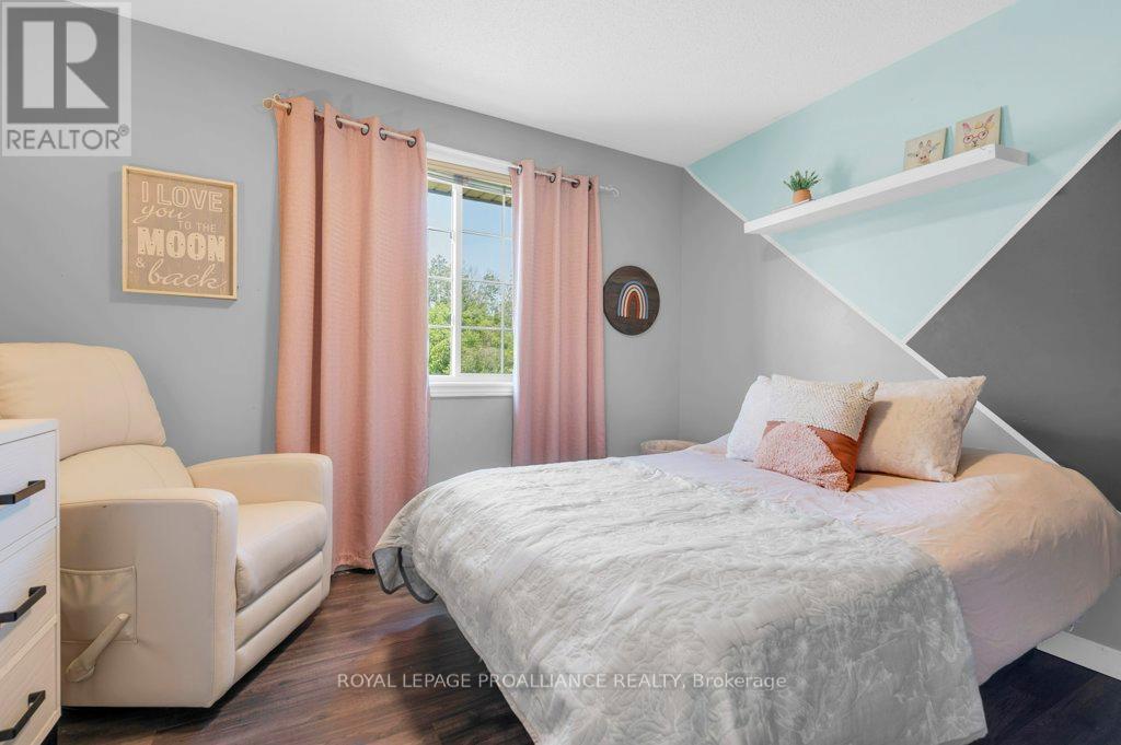 33 Hanthorn Street, Prince Edward County, Ontario  K0K 1L0 - Photo 18 - X12213351