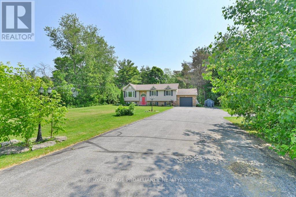 33 Hanthorn Street, Prince Edward County, Ontario  K0K 1L0 - Photo 2 - X12213351