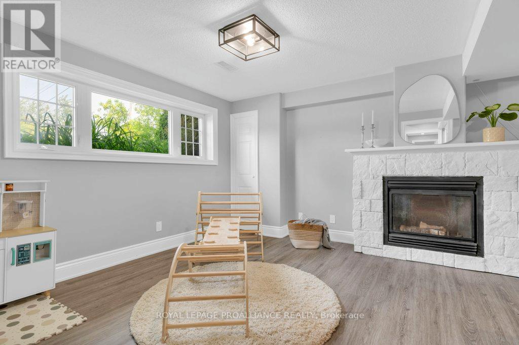 33 Hanthorn Street, Prince Edward County, Ontario  K0K 1L0 - Photo 22 - X12213351