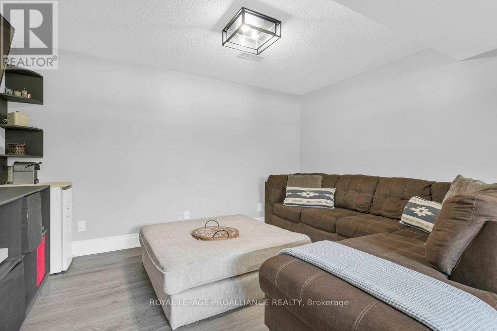 33 Hanthorn Street, Prince Edward County, Ontario  K0K 1L0 - Photo 23 - X12213351