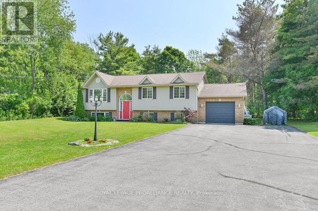 33 Hanthorn Street, Prince Edward County, Ontario  K0K 1L0 - Photo 3 - X12213351
