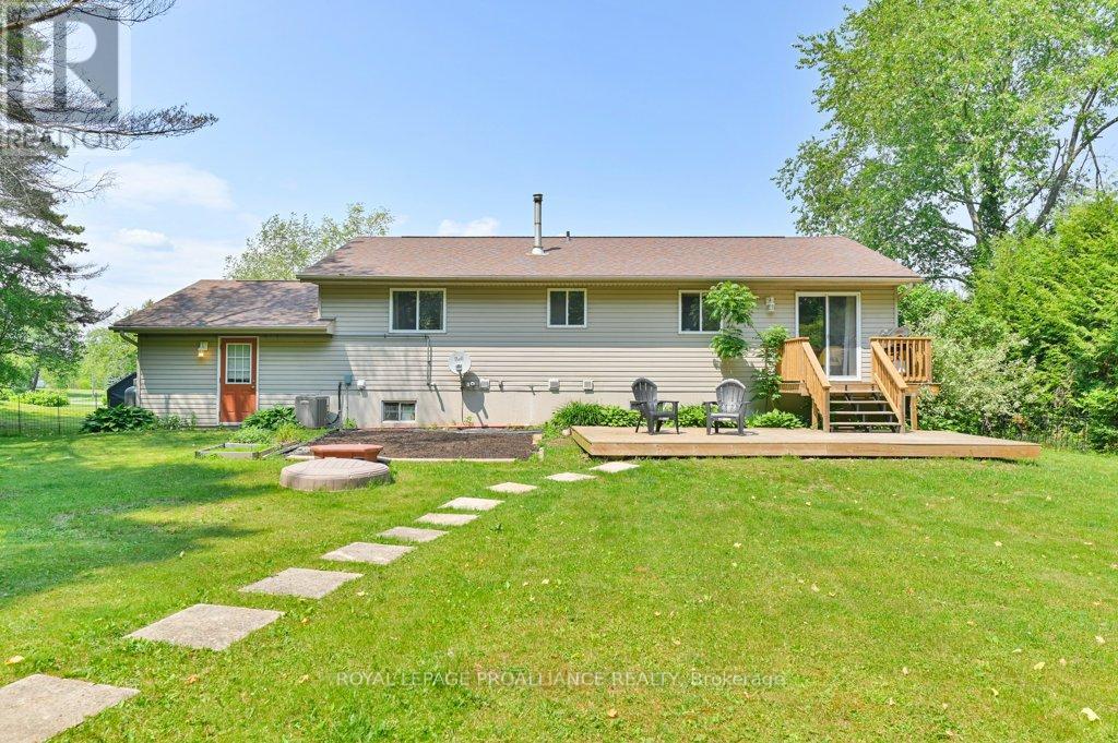 33 Hanthorn Street, Prince Edward County, Ontario  K0K 1L0 - Photo 30 - X12213351