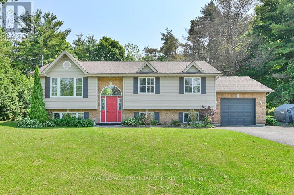 33 Hanthorn Street, Prince Edward County, Ontario  K0K 1L0 - Photo 4 - X12213351