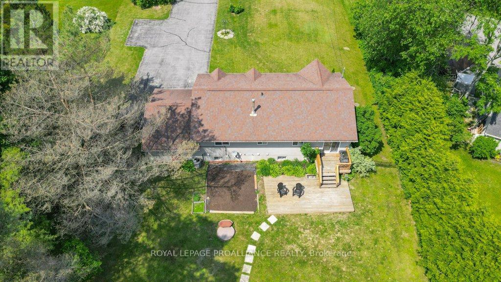 33 Hanthorn Street, Prince Edward County, Ontario  K0K 1L0 - Photo 41 - X12213351