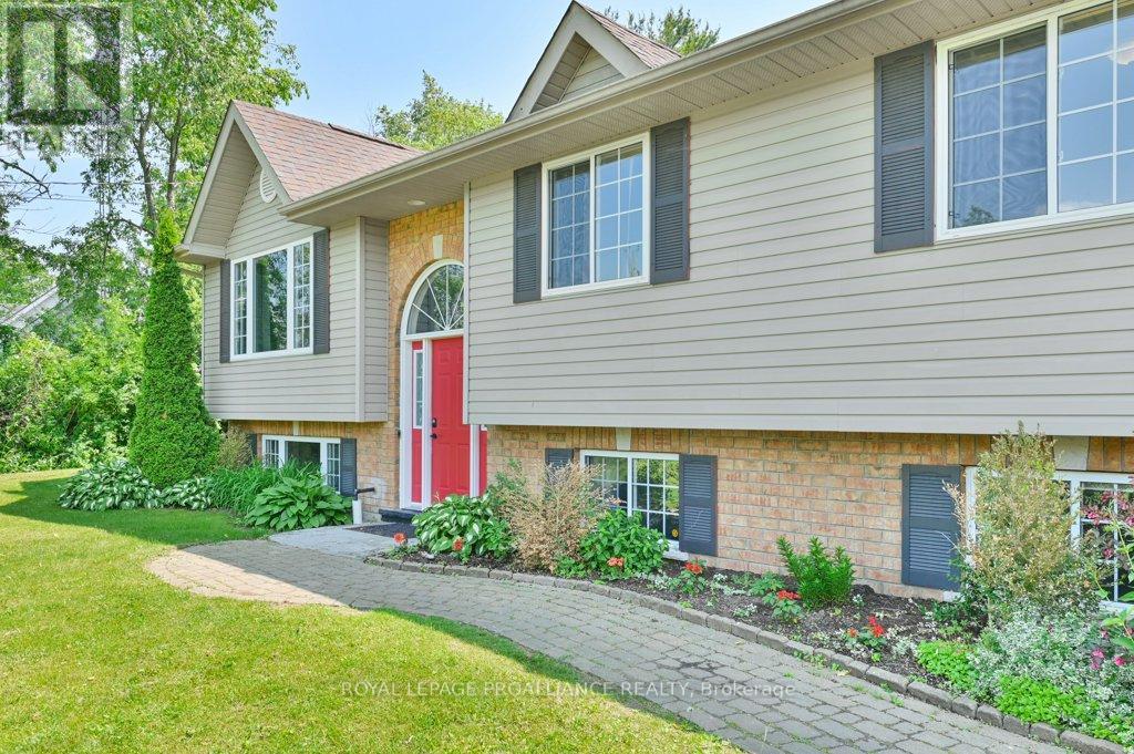 33 Hanthorn Street, Prince Edward County, Ontario  K0K 1L0 - Photo 5 - X12213351