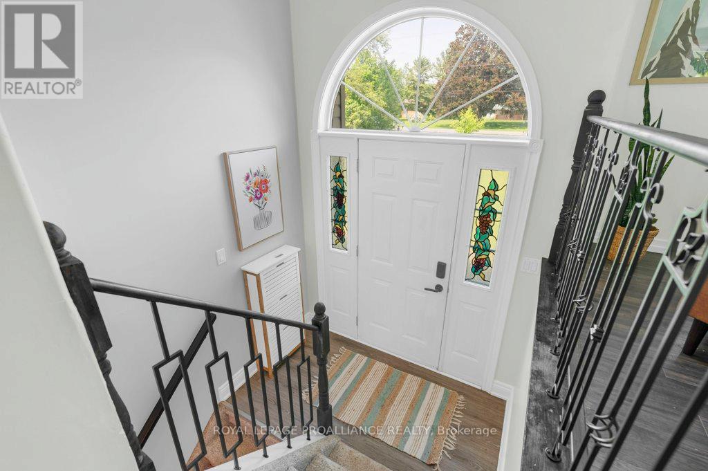 33 Hanthorn Street, Prince Edward County, Ontario  K0K 1L0 - Photo 7 - X12213351