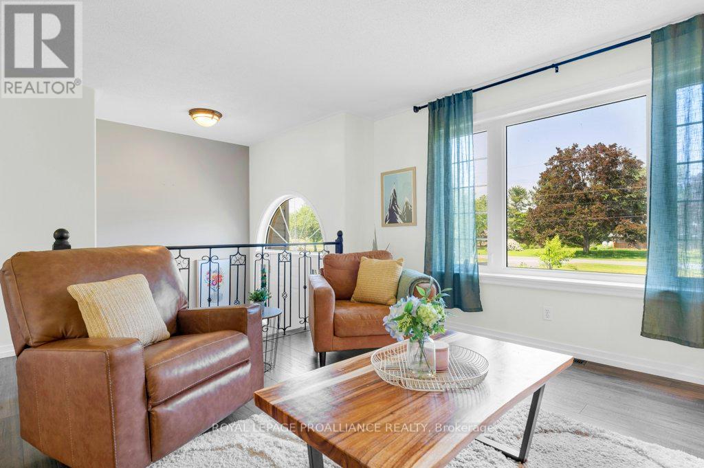 33 Hanthorn Street, Prince Edward County, Ontario  K0K 1L0 - Photo 9 - X12213351