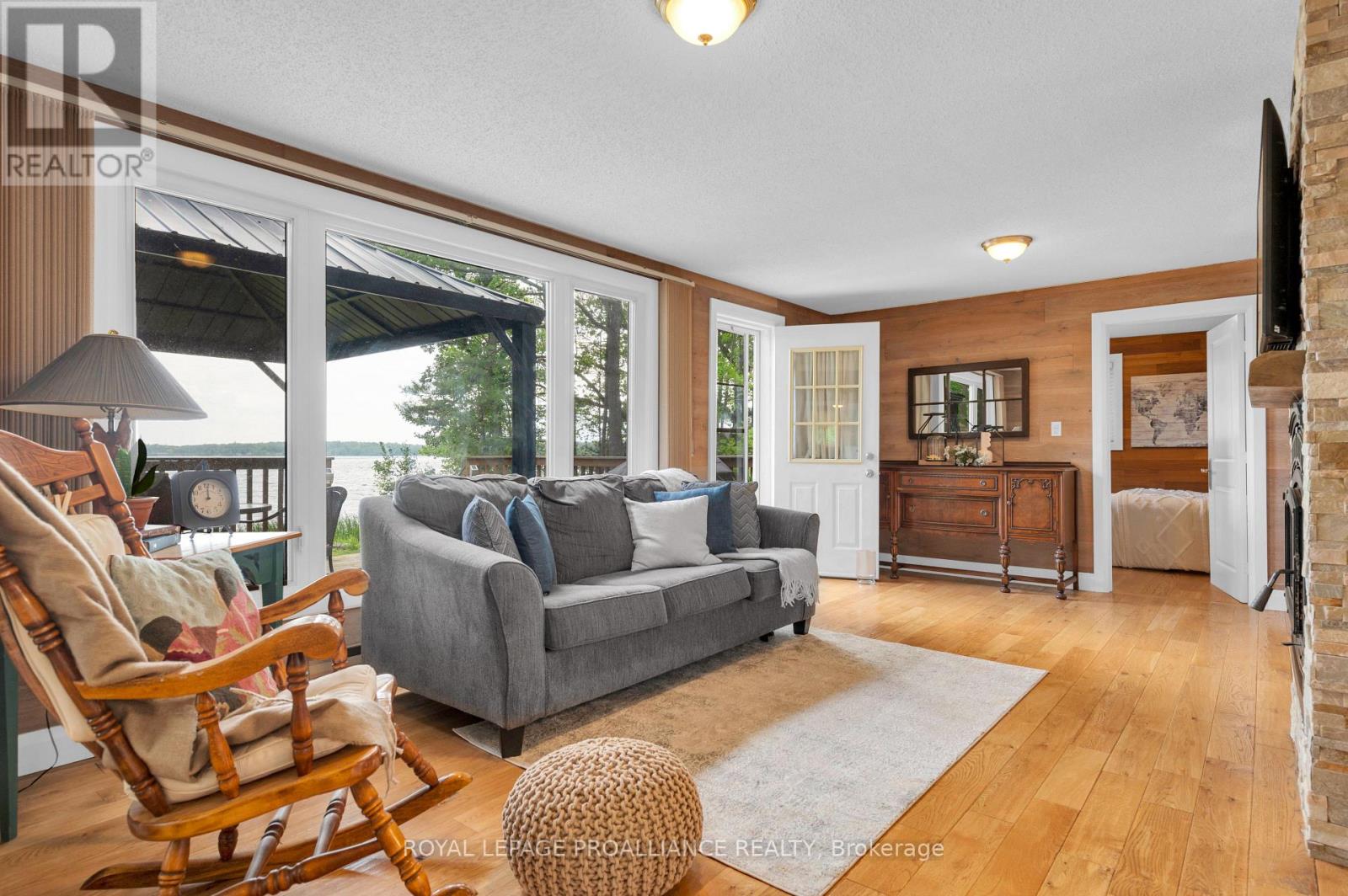 304 Lakeview Lane, Tweed, Ontario  K0K 3J0 - Photo 10 - X12213429