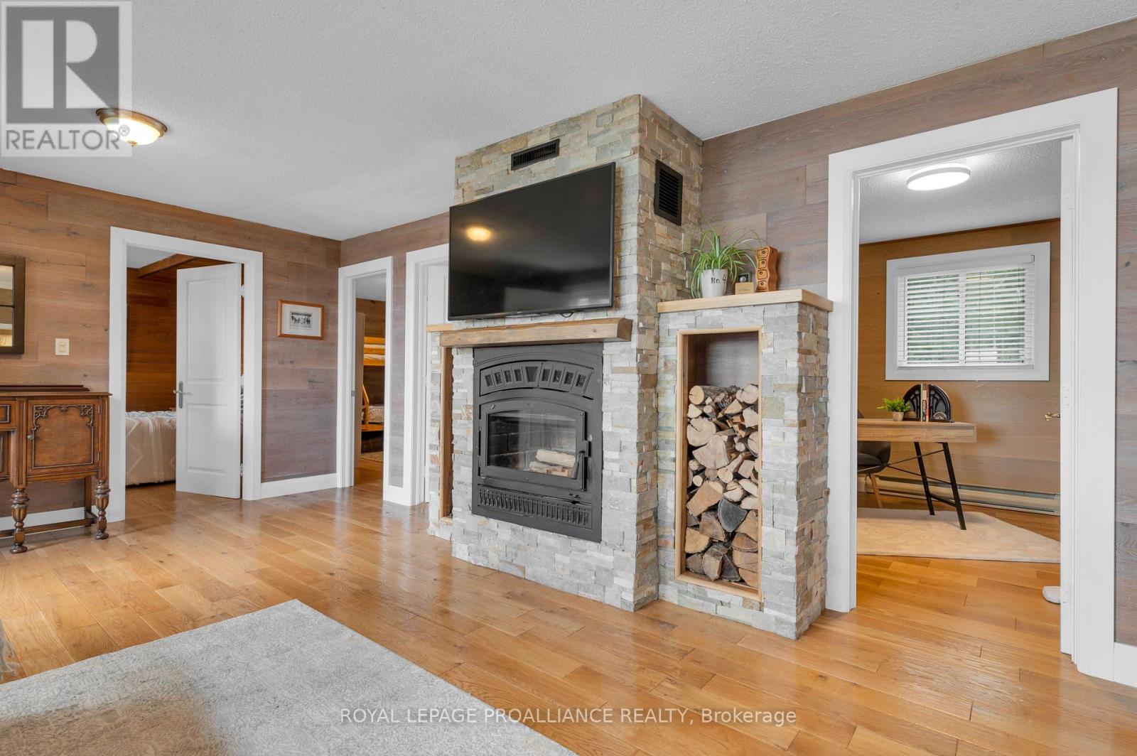 304 Lakeview Lane, Tweed, Ontario  K0K 3J0 - Photo 11 - X12213429