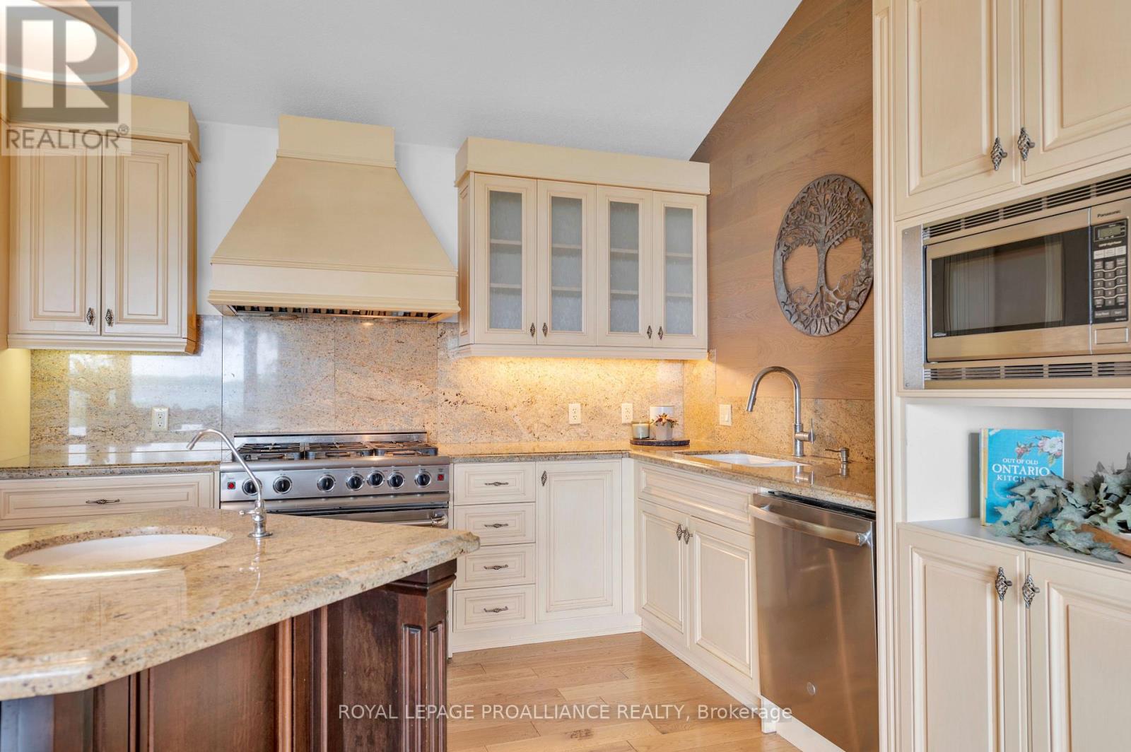 304 Lakeview Lane, Tweed, Ontario  K0K 3J0 - Photo 5 - X12213429