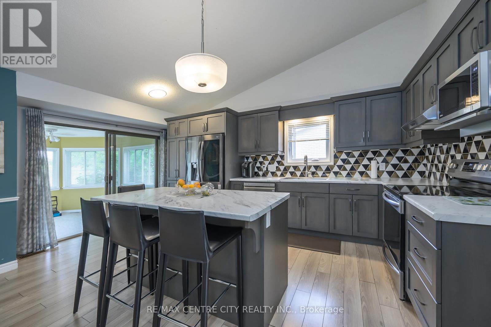 9 Bonnie Place, St. Thomas, Ontario  N5R 5W3 - Photo 13 - X12213298