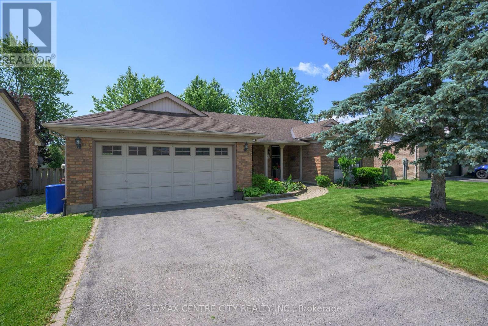 9 Bonnie Place, St. Thomas, Ontario  N5R 5W3 - Photo 2 - X12213298