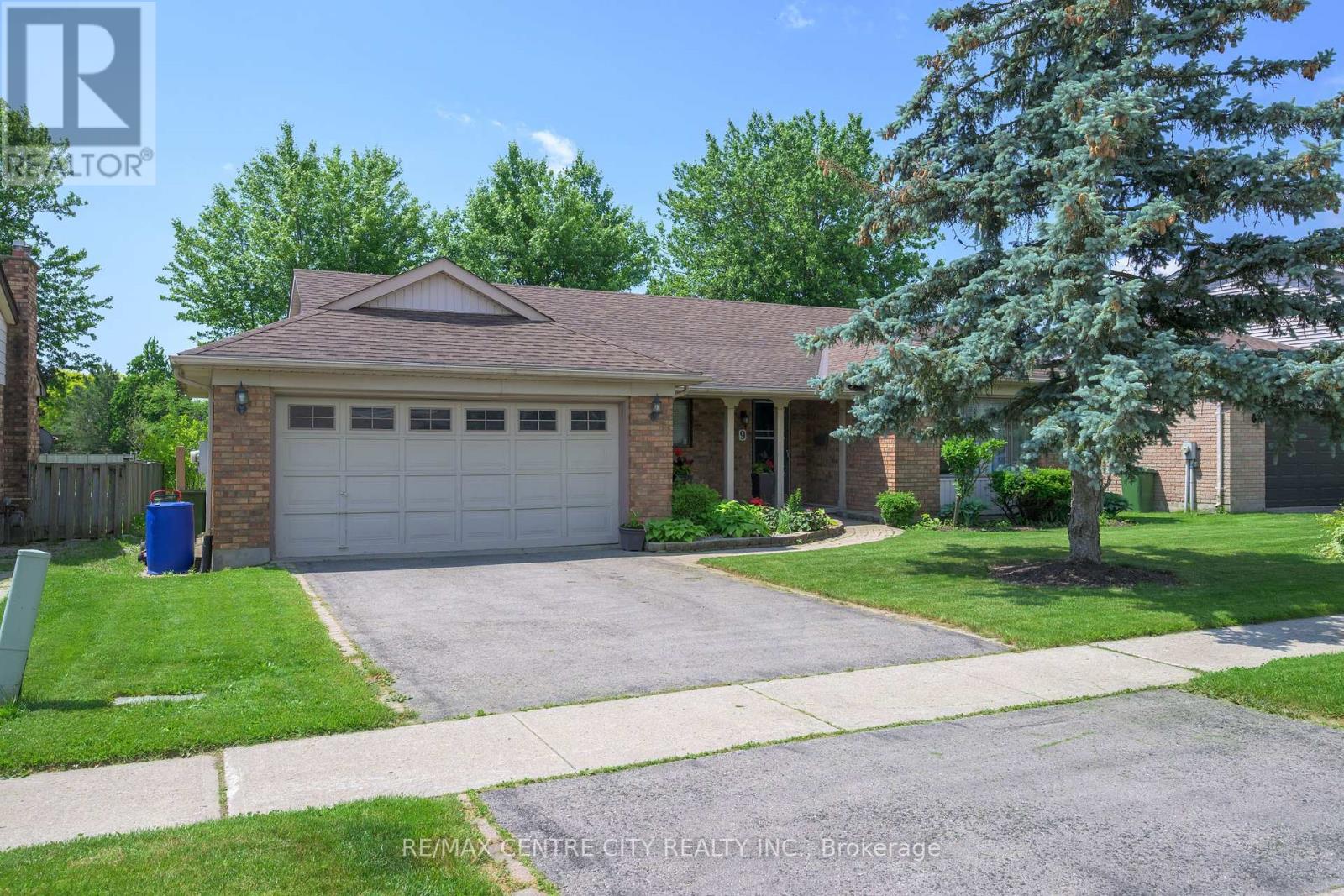 9 Bonnie Place, St. Thomas, Ontario  N5R 5W3 - Photo 5 - X12213298