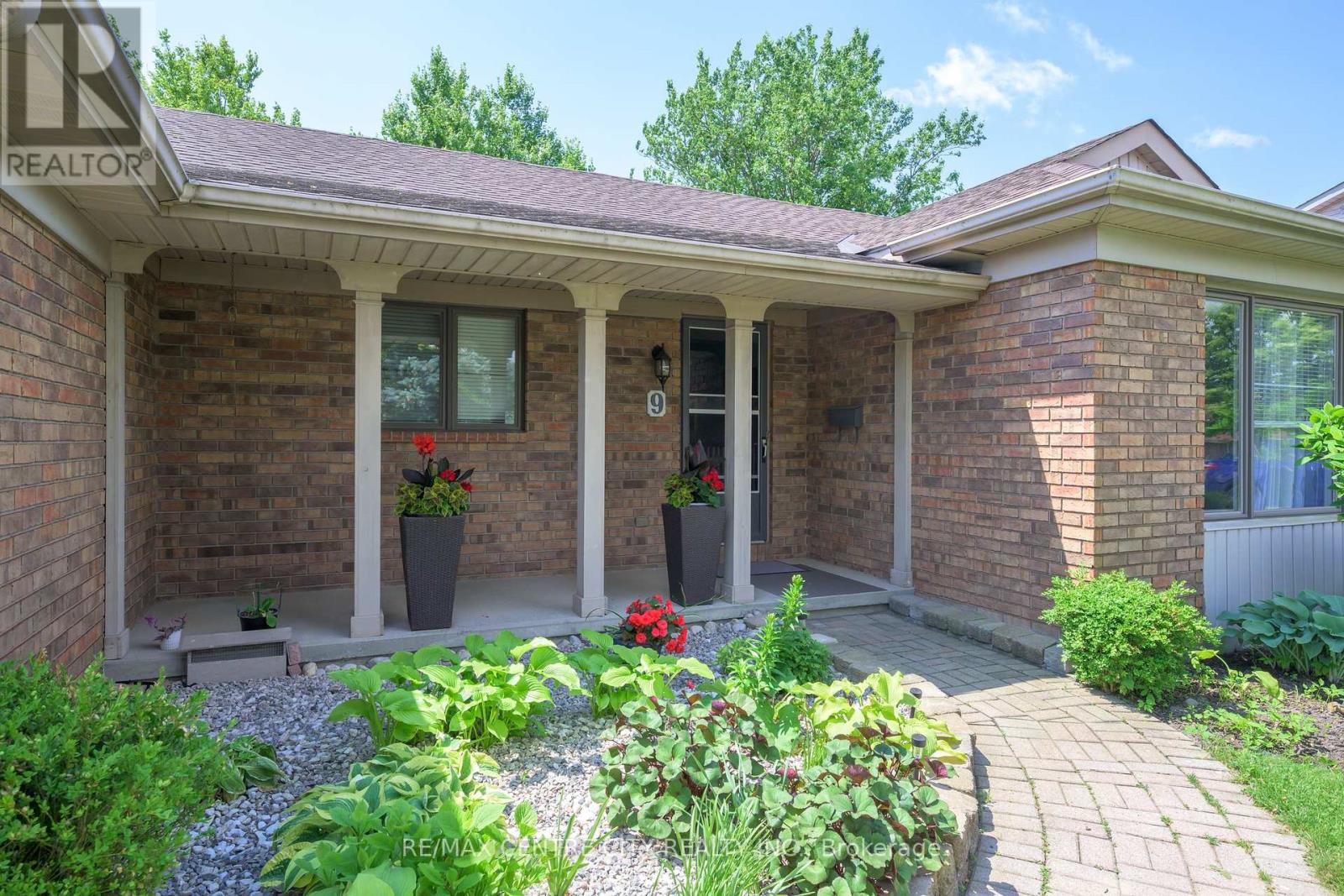 9 Bonnie Place, St. Thomas, Ontario  N5R 5W3 - Photo 6 - X12213298