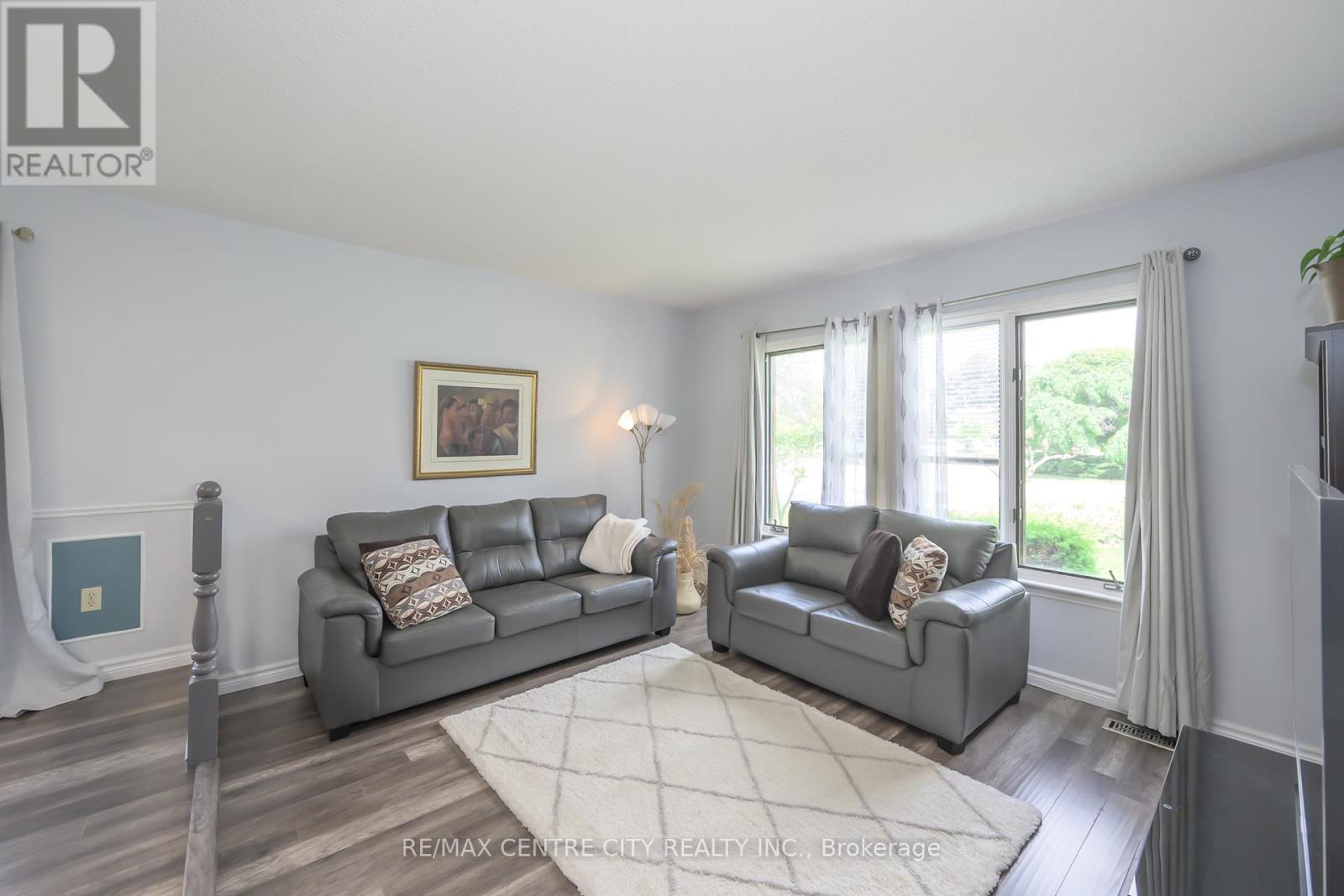 9 Bonnie Place, St. Thomas, Ontario  N5R 5W3 - Photo 7 - X12213298