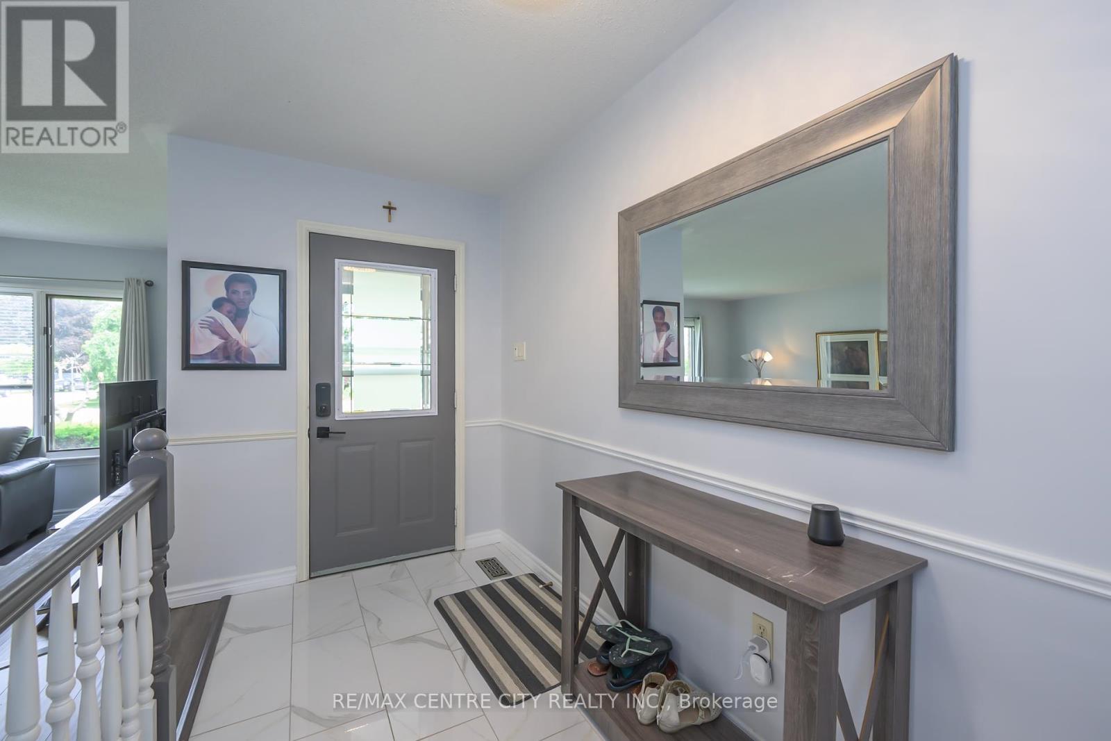9 Bonnie Place, St. Thomas, Ontario  N5R 5W3 - Photo 9 - X12213298