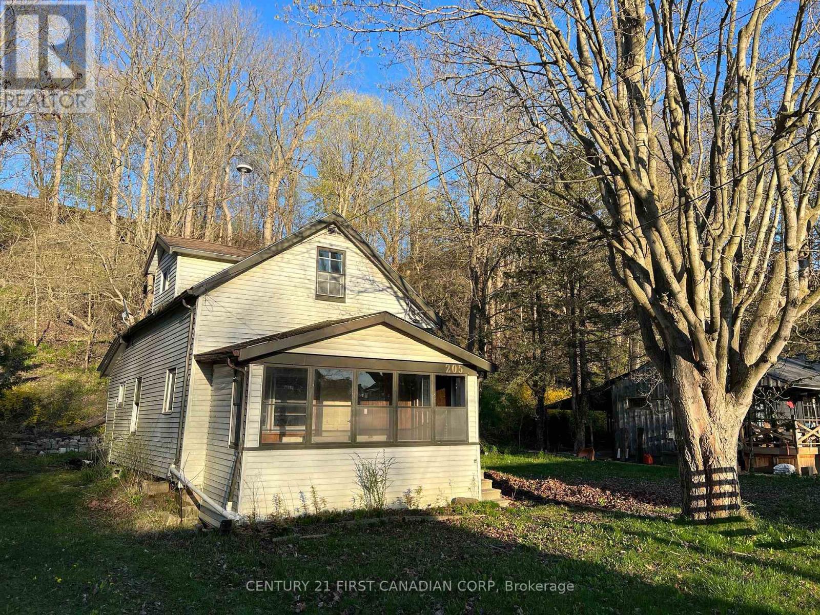 205 Orchard Street, Central Elgin, Ontario  N5L 1C4 - Photo 2 - X12213387