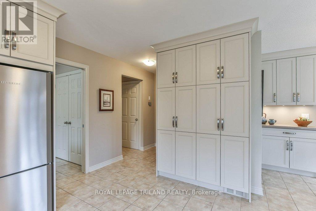 Photo 17 of 50 for 896 Cranbrook Road